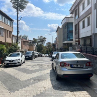 Üsküdar Çamlıca Kısıklı da Ara kat satılık 2+1 Daire