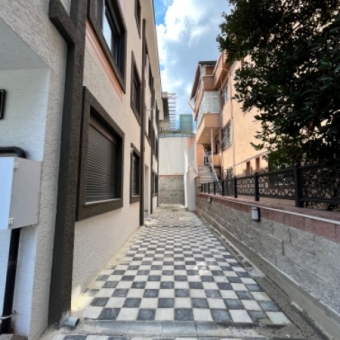 Üsküdar Çamlıca Kısıklı da Ara kat satılık 2+1 Daire