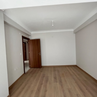 Üsküdar Çamlıca Kısıklı da Ara kat satılık 2+1 Daire