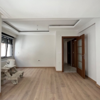 Üsküdar Çamlıca Kısıklı da Ara kat satılık 2+1 Daire