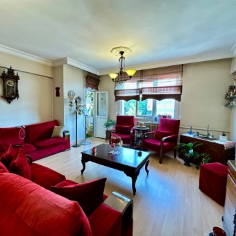 ACIBADEM'DE 3+1 125M2 ASANSÖRLÜ OTOPARKLI 3.KAT DAİRE...