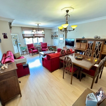 ACIBADEM'DE 3+1 125M2 ASANSÖRLÜ OTOPARKLI 3.KAT DAİRE...