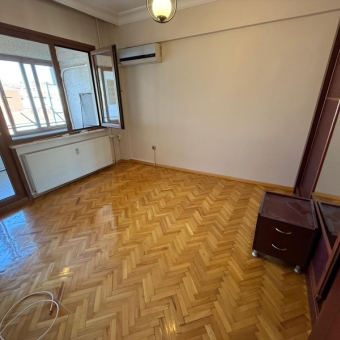 ACIBADEM'DE 3+1 145M2 BAKIMLI OTOPARKLI 3.KAT DAİRE...