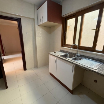 ACIBADEM'DE 3+1 145M2 BAKIMLI OTOPARKLI 3.KAT DAİRE...