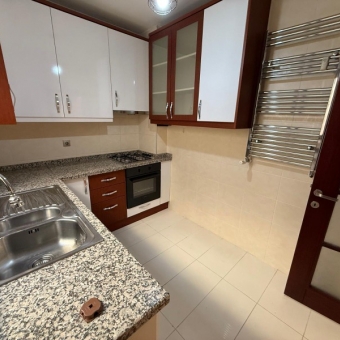 ACIBADEM'DE 3+1 145M2 BAKIMLI OTOPARKLI 3.KAT DAİRE...