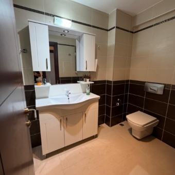 ACIBADEM'DE 3+1 145M2 BAKIMLI OTOPARKLI 3.KAT DAİRE...