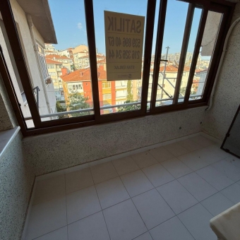 ACIBADEM'DE 3+1 145M2 BAKIMLI OTOPARKLI 3.KAT DAİRE...