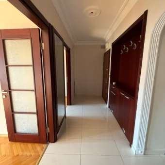 ACIBADEM'DE 3+1 145M2 BAKIMLI OTOPARKLI 3.KAT DAİRE...
