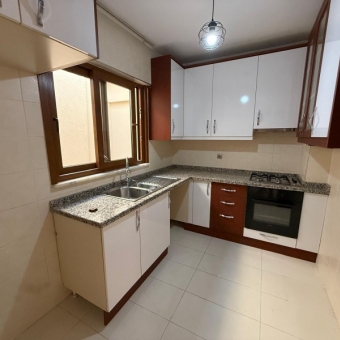 ACIBADEM'DE 3+1 145M2 BAKIMLI OTOPARKLI 3.KAT DAİRE...