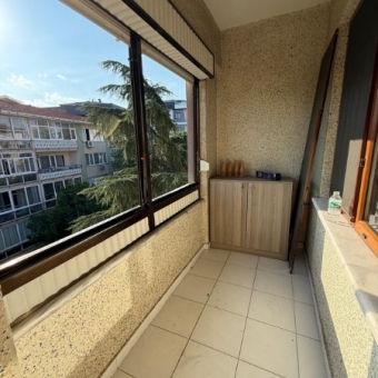 ACIBADEM'DE 3+1 145M2 BAKIMLI OTOPARKLI 3.KAT DAİRE...