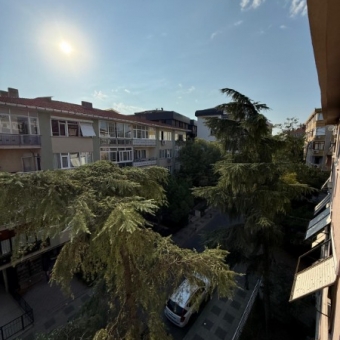 ACIBADEM'DE 3+1 145M2 BAKIMLI OTOPARKLI 3.KAT DAİRE...