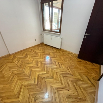 ACIBADEM'DE 3+1 145M2 BAKIMLI OTOPARKLI 3.KAT DAİRE...
