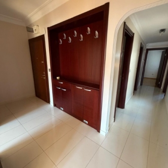 ACIBADEM'DE 3+1 145M2 BAKIMLI OTOPARKLI 3.KAT DAİRE...