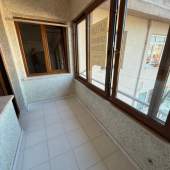 ACIBADEM'DE 3+1 145M2 BAKIMLI OTOPARKLI 3.KAT DAİRE...