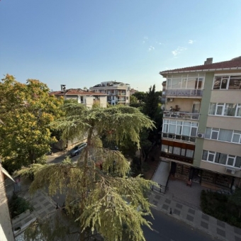 ACIBADEM'DE 3+1 145M2 BAKIMLI OTOPARKLI 3.KAT DAİRE...