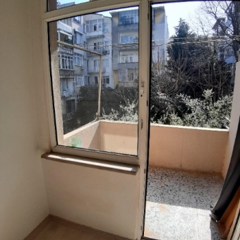 MODA CADDESİNE ÇOK YAKIN 1+1 60M2 KOMBİLİ ÇİFT CEPHELİ 1.KAT DAİRE