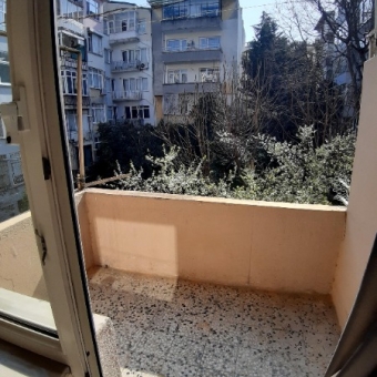 MODA CADDESİNE ÇOK YAKIN 1+1 60M2 KOMBİLİ ÇİFT CEPHELİ 1.KAT DAİRE