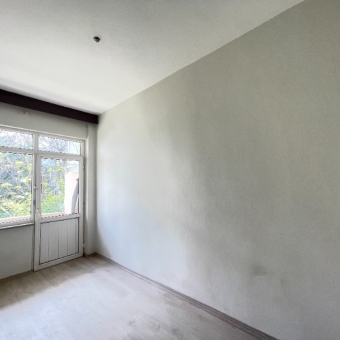 MODA CADDESİNE ÇOK YAKIN 1+1 60M2 KOMBİLİ ÇİFT CEPHELİ 1.KAT DAİRE