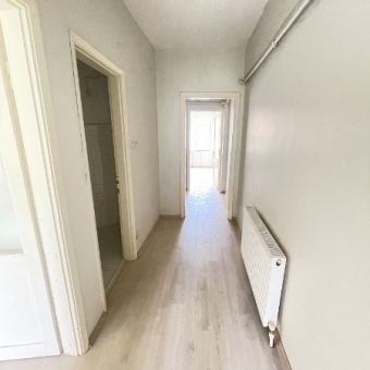 MODA CADDESİNE ÇOK YAKIN 1+1 60M2 KOMBİLİ ÇİFT CEPHELİ 1.KAT DAİRE