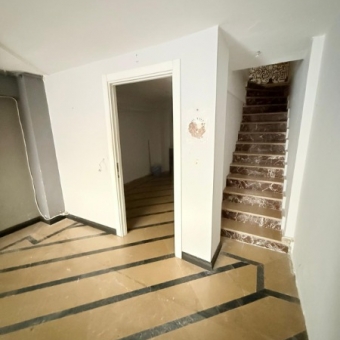 ACIBADEM YILDIZBAKKAL'DA 100M2 ASMA KATLI MUTFAK+WC'Lİ GİRİŞ DÜKKAN..