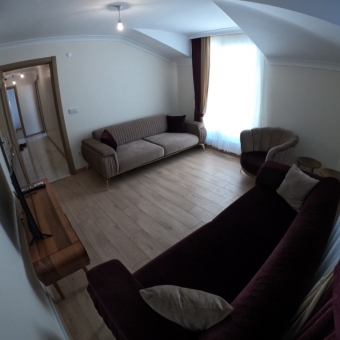 2+1 مع بالكون كبير قرب رشيد باشا للايجار