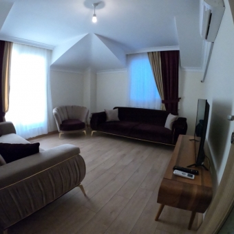 2+1 مع بالكون كبير قرب رشيد باشا للايجار