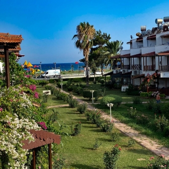 Mersin Anamur Denize Sıfır Site İçerisinde Satılık Tripleks Daire